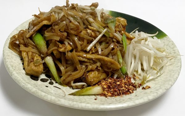 Chicken Pad Thai (Spicy Stir-Fried Rice Noodles with Tofu, Chicken)